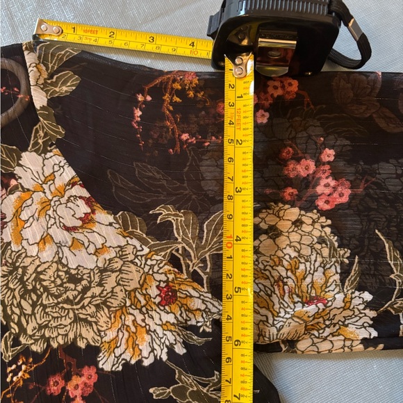 CHENAULT BLOUSE FLOWER PATTERN - Size Medium - Picture 14 of 16